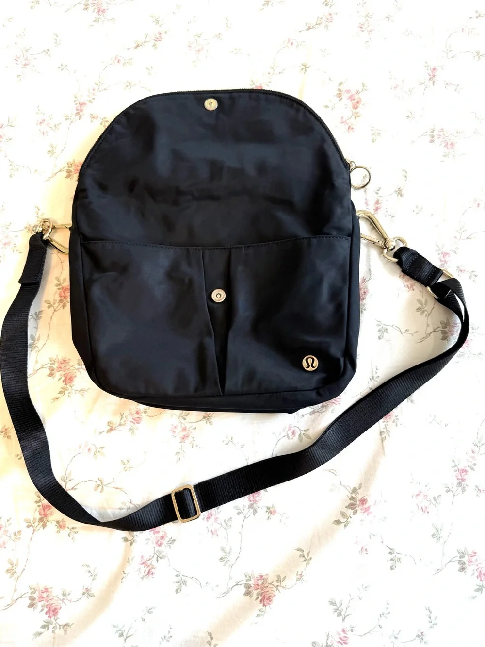 Lululemon Athletica Everywhere All Night Festival Black Gold 5L Crossbody Bag